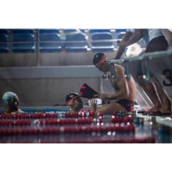 ZWEMBROEK MET BREDE ZIJKANT VOOR HEREN 900 KAL ROOD 37 ZWEMBROEK MET BREDE ZIJKANT VOOR HEREN 900 KAL ROOD -Regatle Winkel zwembroek met brede zijkant voor heren 900 kal rood 15