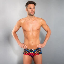 ZWEMBROEK MET BREDE ZIJKANT VOOR HEREN 900 KAL ROOD 29 ZWEMBROEK MET BREDE ZIJKANT VOOR HEREN 900 KAL ROOD -Regatle Winkel zwembroek met brede zijkant voor heren 900 kal rood 7