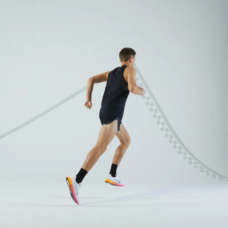 Regatle Winkel -Regatle Winkel ademend hardloopsinglet voor heren light zwart golven 1 768x768 1